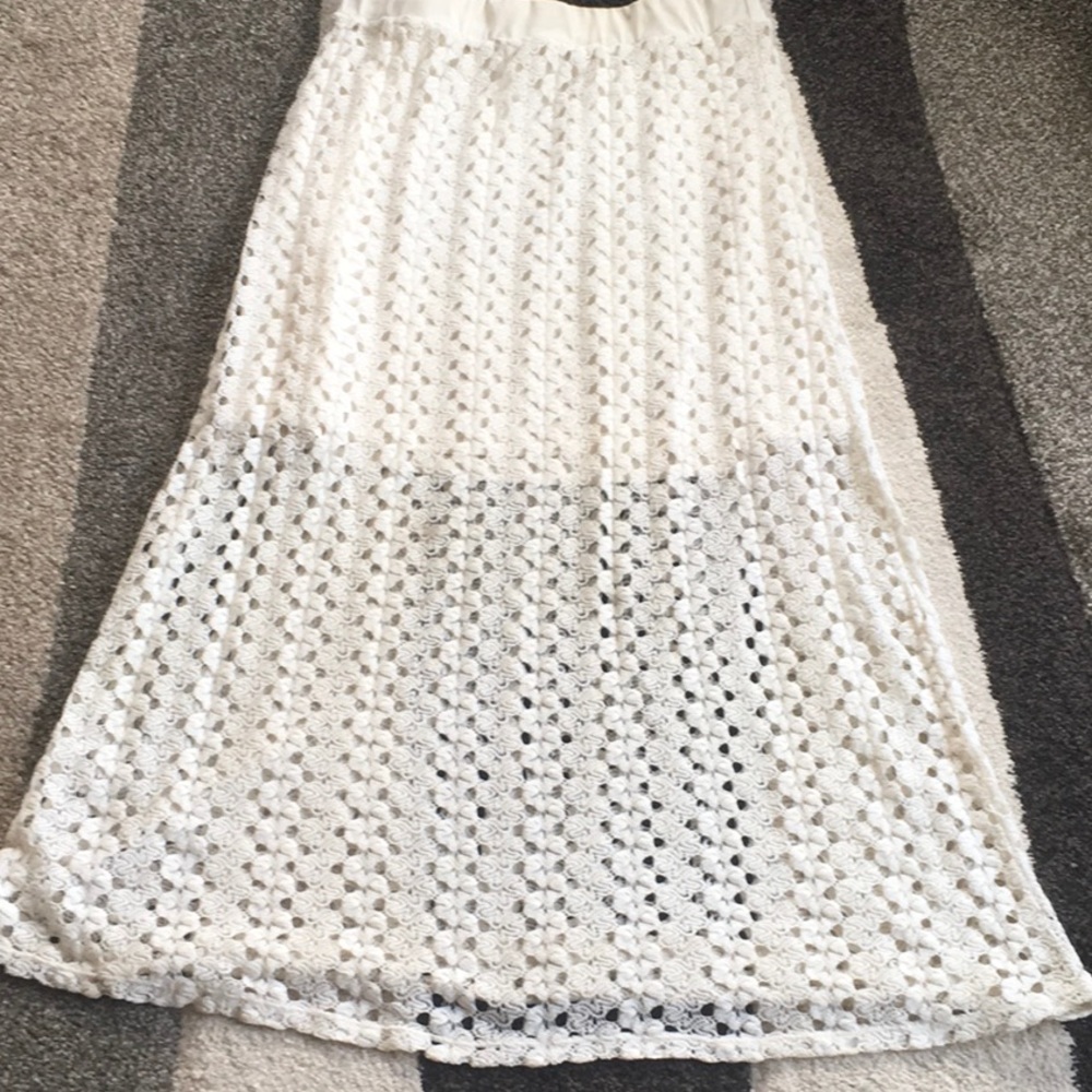 😎 Cream colored lace maxi skirt
